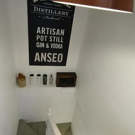 Apartment 1780 Street Dingle